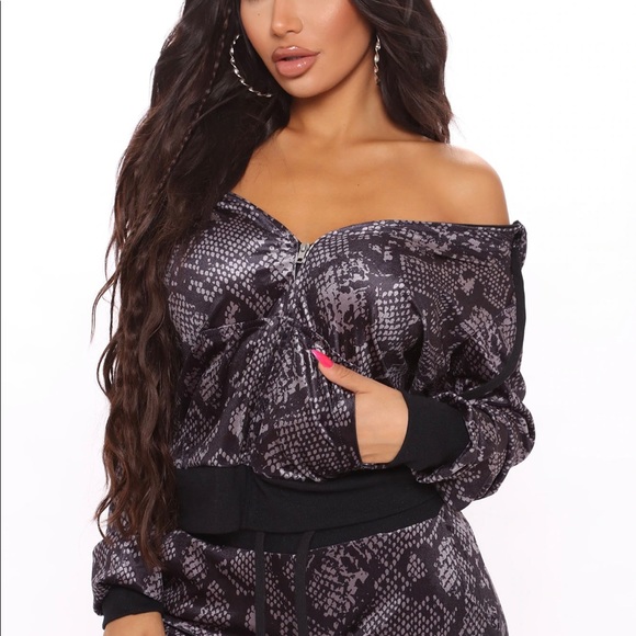 Gray & Black Snake Print Velour Set | Feminine & Trendy | Great for Trav… - Picture 3 of 7